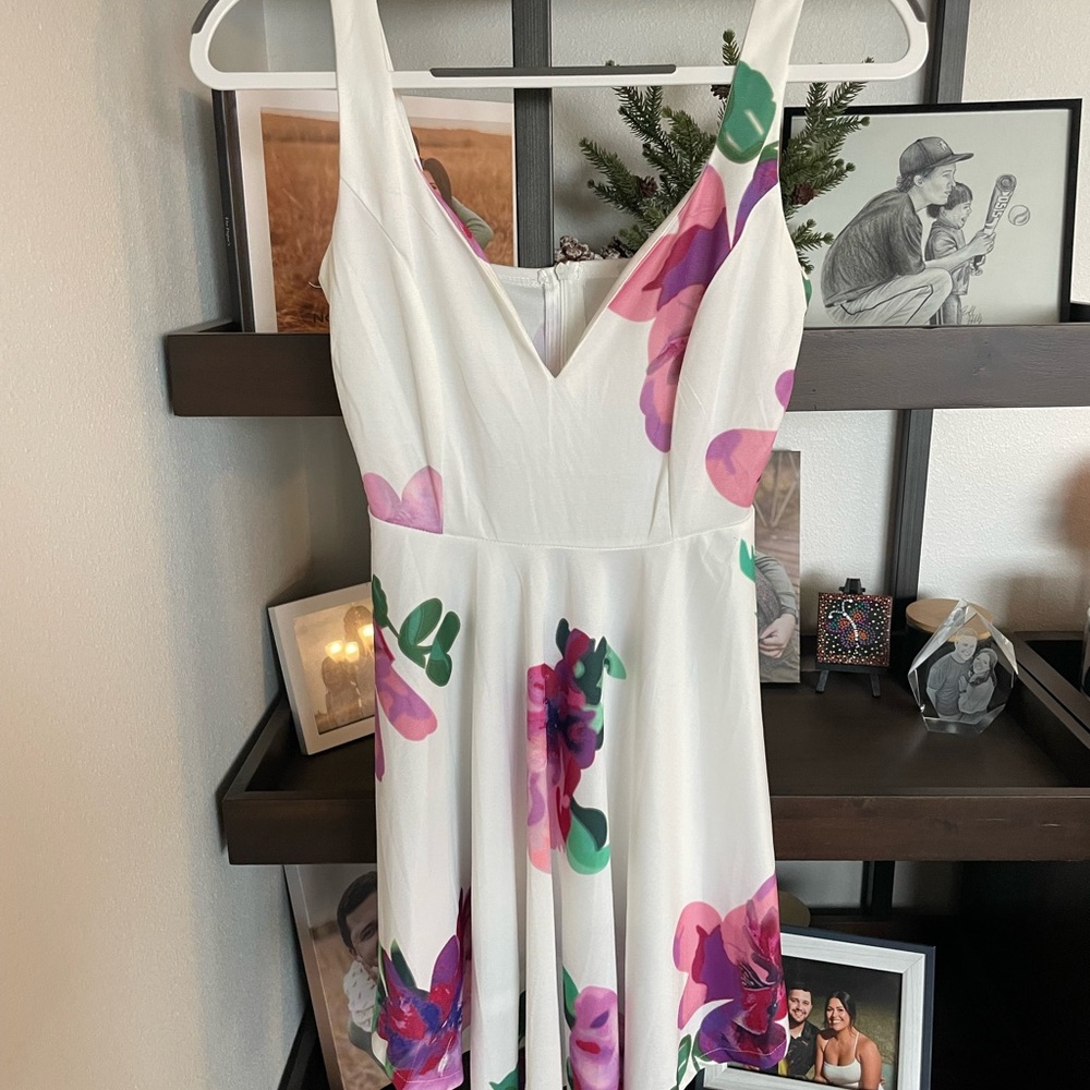 Floral Sleeveless Dress - White and Pink